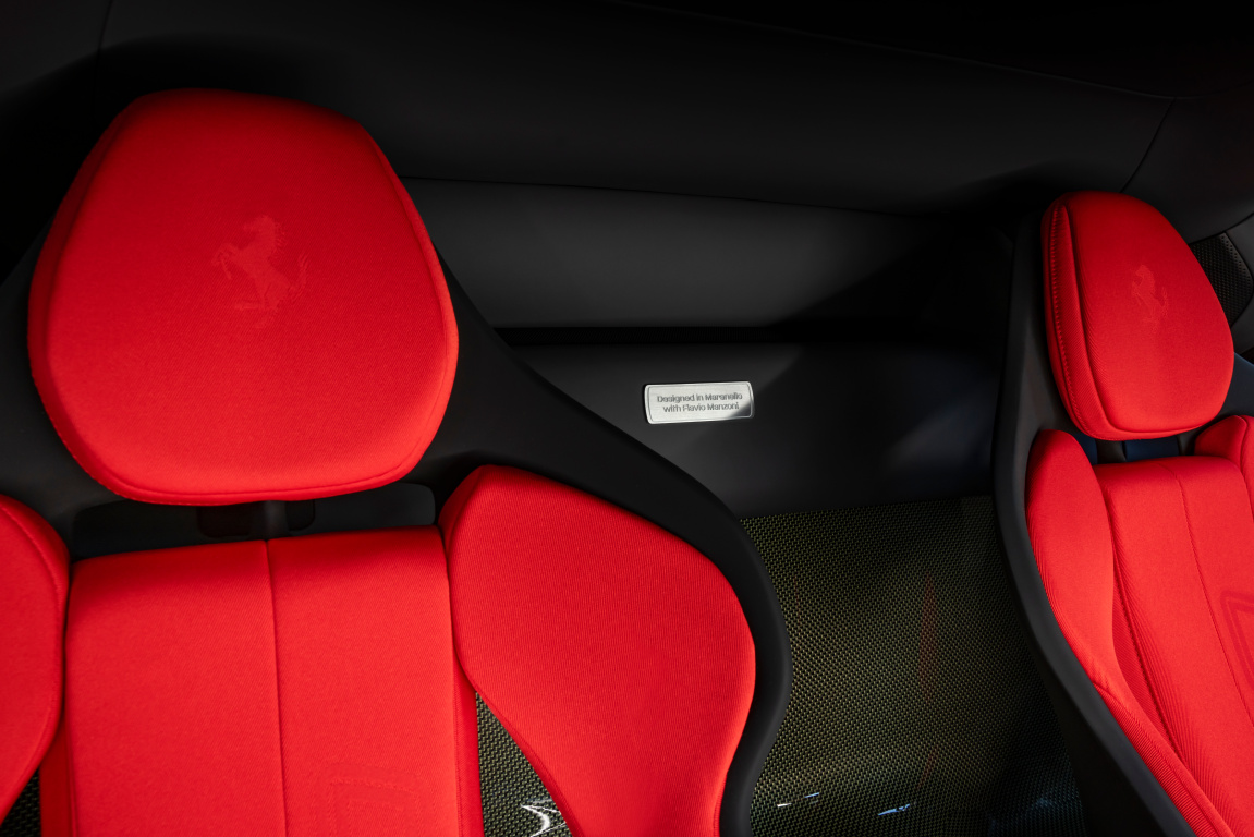 SMALL_Ferrari_SC40_INT__7_1d35b7c3-a9f3-4762-9065-361ae7d6b301